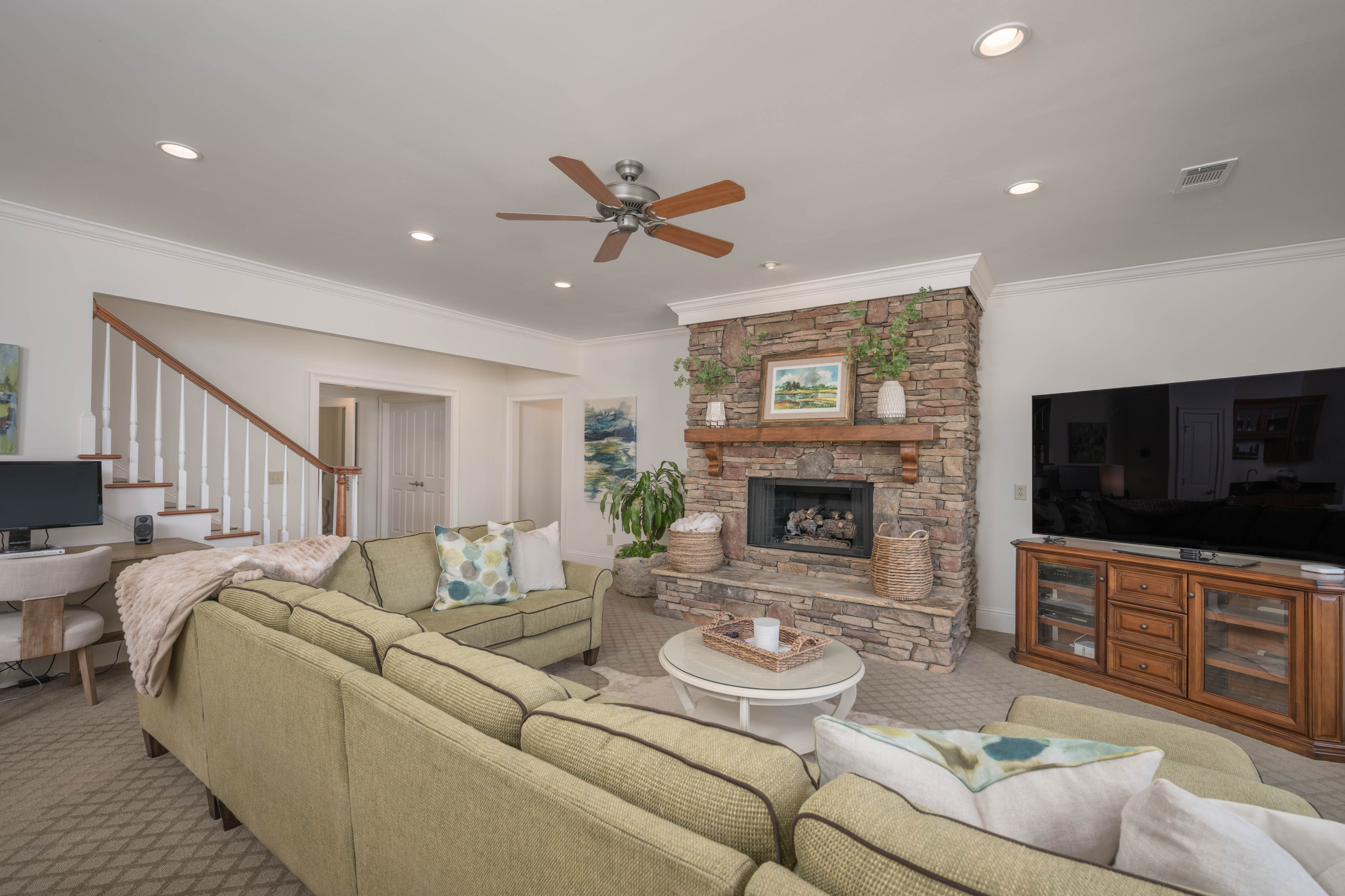 1041 Ruth's Way image 43